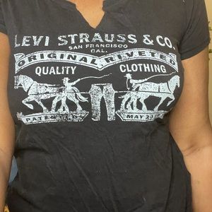 Levis graphic top